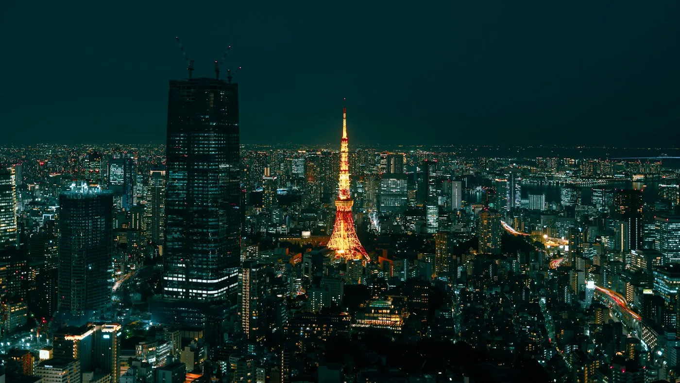 Silhouette de la tour de Tokyo dans le panorama urbain